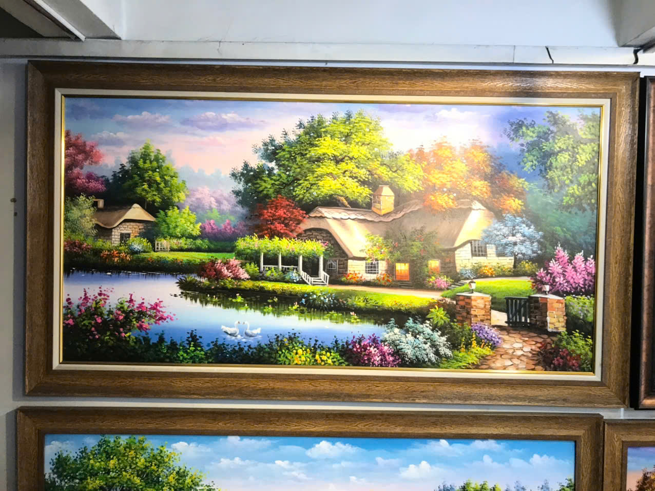 Bức tranh treo tường về ngôi nhà nhỏ trong rừng